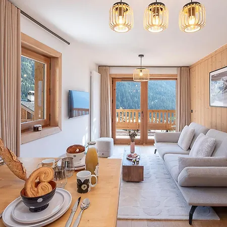 New - - South-facing Terrace - Mountain View 아파트